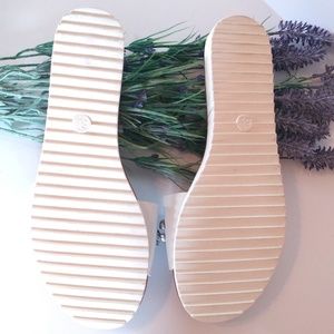 Mossimo Supply Co. Shoes - Mossimo White Sandals with Rhinestones Size 8.5 Mossimo Supply Co. Shoes - Mossimo White Sandals with Rhinestones Size 8.5